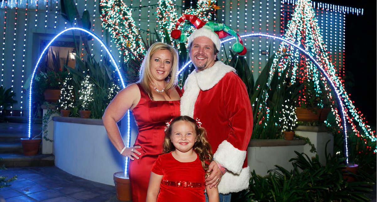 MayorBlount's tweet photo. IMPORTANT:  If you love our Christmas Lights Show, please let us know! https://t.co/HpD5aOZocm http://t.co/myZRlFwrZo