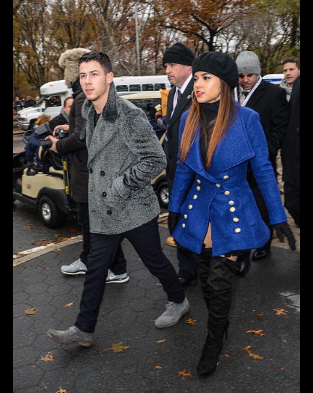 RT @brasil_becky: Vai com tudo Becky G com o Nick Jonas hoje (27) no  Macy's Thanksgiving Day Parade http://t.co/RSgXTwLUv9