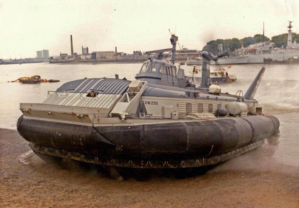 BBCJohnnyIAnson's tweet photo. Talking all things Hovercraft with the Hovercraft Museum next! http://t.co/VGsi0XG0Tn http://t.co/aQKrPfcLD8