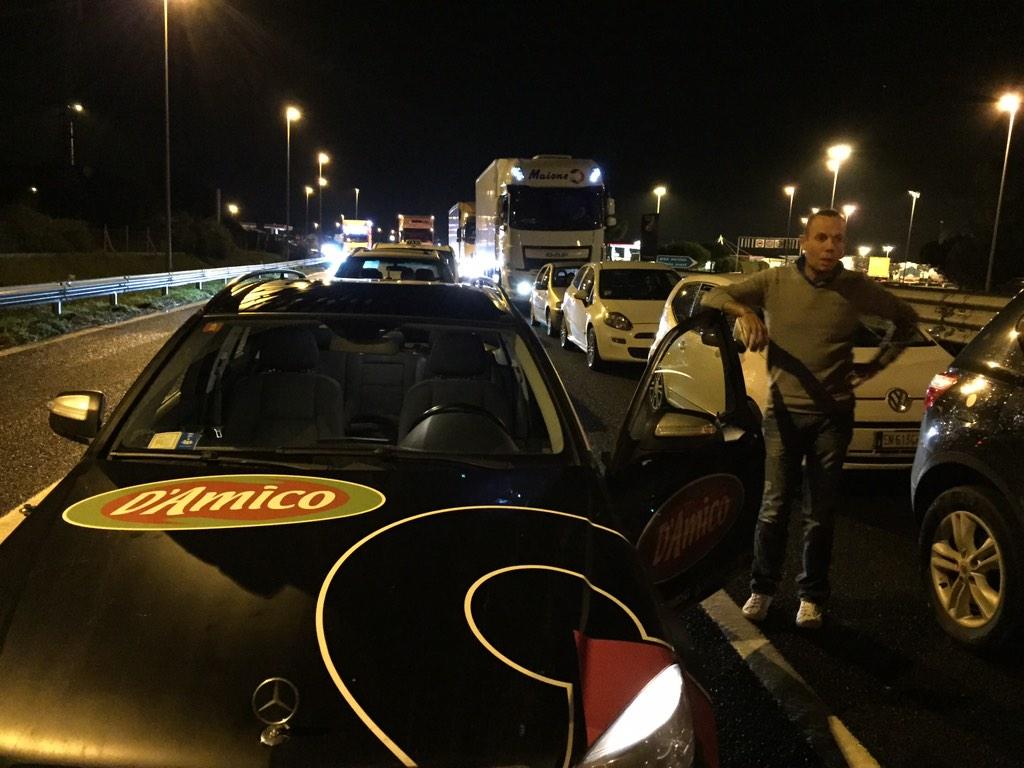 Fermi oramai da due in A12... Per colpa della pioggia...