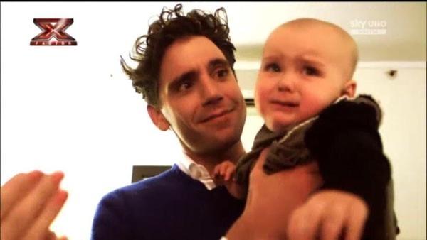 DemisChaos's tweet photo. "Ma questo come cazzo si usa?!?" #Mika #XF8Power #XF8 http://t.co/0C9m9JzhBo"