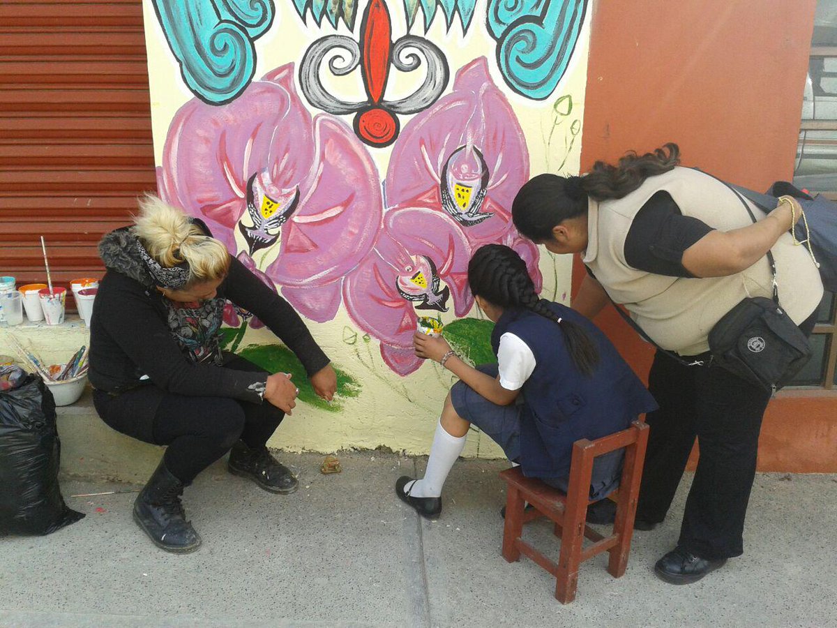 CiudadMural's tweet photo. #CiudadMuralXicotepec  Pintar y transformar...  @tomasdario @donajitejeda @maribelbenr @memomoso http://t.co/oqe0xLXud9