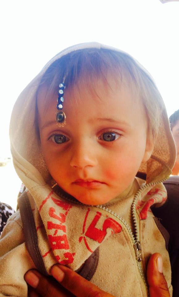 Felakete kıpırdamadan bakıyor ve bunca komşu arasında yalnız o, insanlık onurunu koruyordu