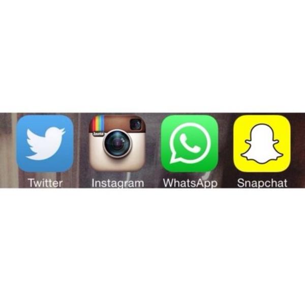 MejoresTwits's tweet photo. Mi móvil se resume en un 90% en esto: http://t.co/0qRYlqvnk5