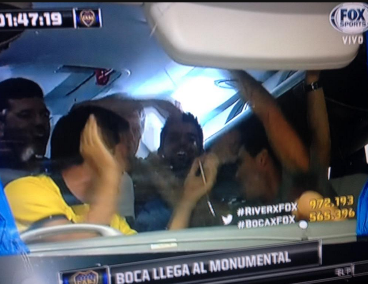 la12tuittera's tweet photo. ESTO ES BOCA
los jugadores del Boca ingresaron al MUDOmental cantando http://t.co/4ha6nc8mHW