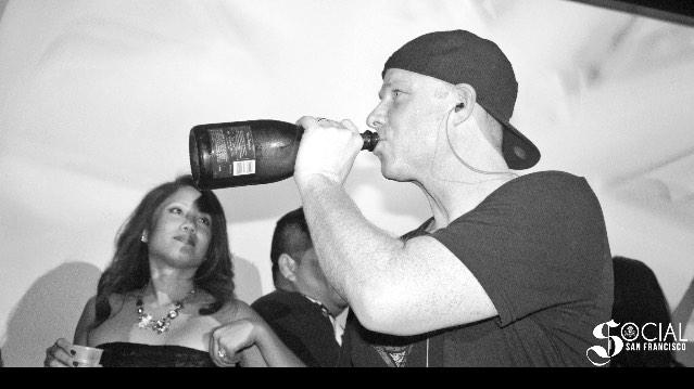 EderEvents's tweet photo. My boss is cooler than yours cc: @jazzymixsf @LettyBRadio #radiolife #djlife #godeejay http://t.co/NJyVG0GB87