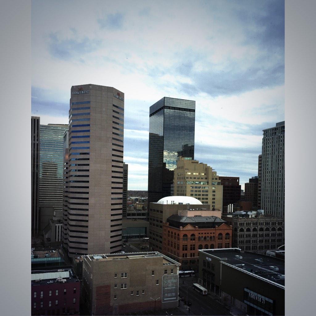SammyB_good's tweet photo. Happy Thanksgiving from the mile high city. 😊🍗🍂🍁 http://t.co/SOZZANIAs9