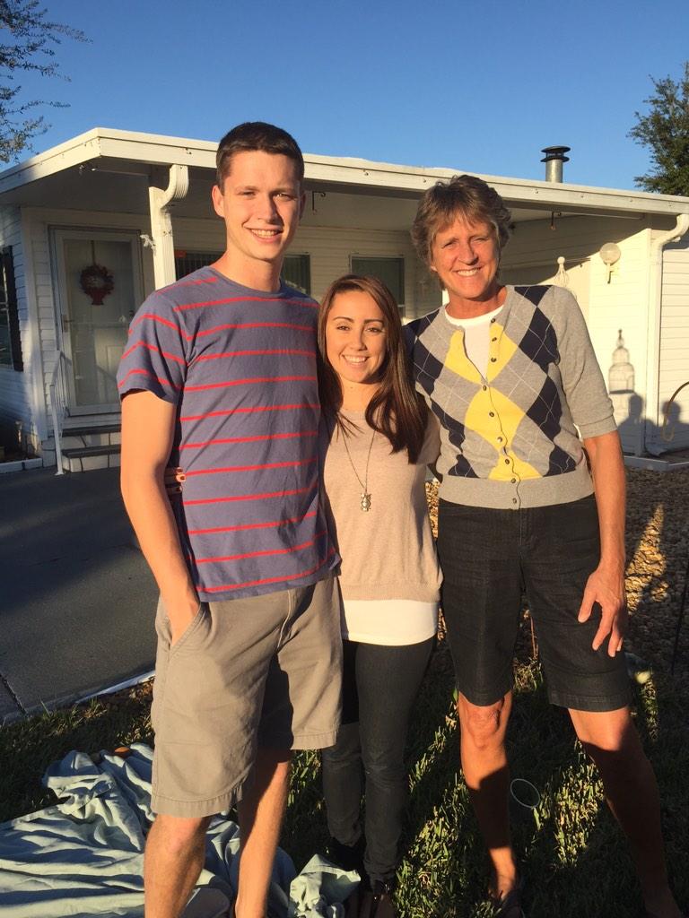 TmarTn's tweet image. Spending the day with my two favorite young ladies!