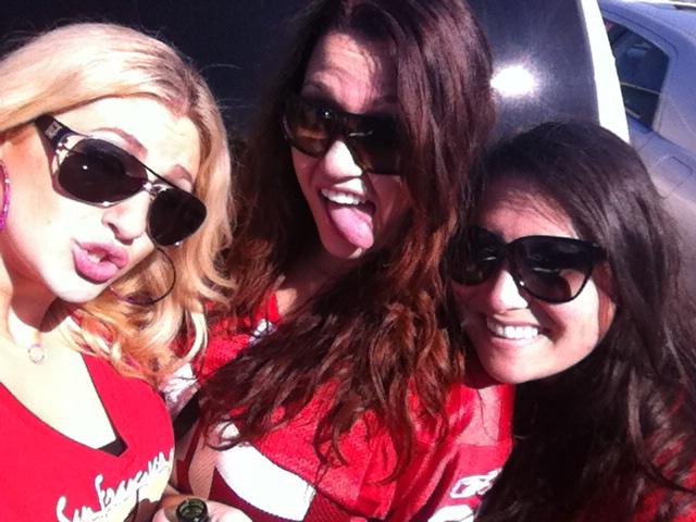 BigHEnt's tweet photo. Daddy's girls huge 9er fans but will they win today? http://t.co/9gIzn3XcUS