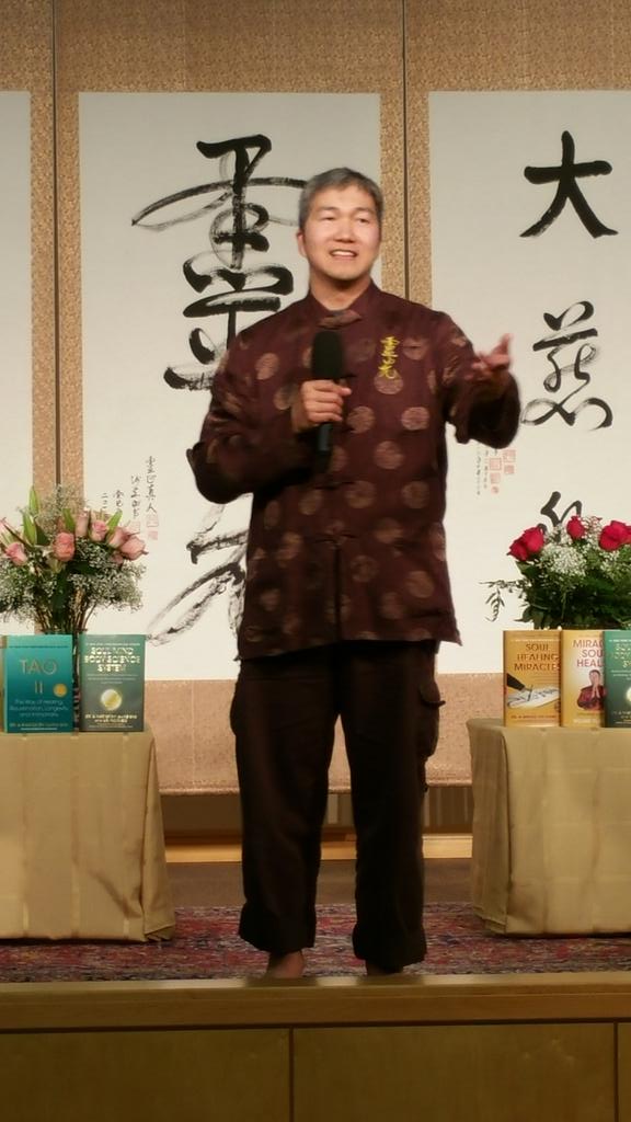 drandmastersha8's tweet photo. Singing #LovePeaceHarmony #SoulLanguage for #Chanting channel Dec2014 http://t.co/Na5cdccn6l http://t.co/gGlV94oD2e