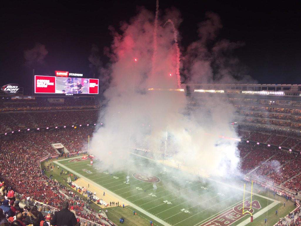 .@49ers secret weapon for the 2nd half - a smoke screen to hide the horrible offensive play.  #SMH #49ersHalfTimeShow