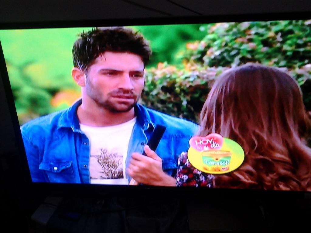 798Arellano's tweet photo. #Hoy aproveche el viernes negro y muy de compras.#MargarinaGirasol http://t.co/1l5vXB5z6M
