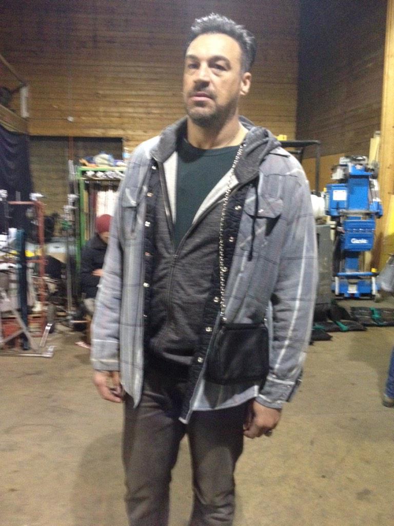 MissJuliaStiles's tweet image. Bet @alekspaun a Hundy on set, he couldn't go all day making people think this was his purse. @alexanderludwig