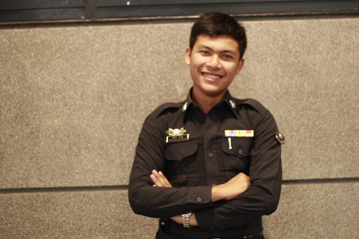 IsMahachai's tweet photo. คุณจะไม่มีวันเข้าใจ ถ้าคนที่คุณรัก ไม่ได้เป็น  " ตำรวจ " http://t.co/Es4YbK0DGD