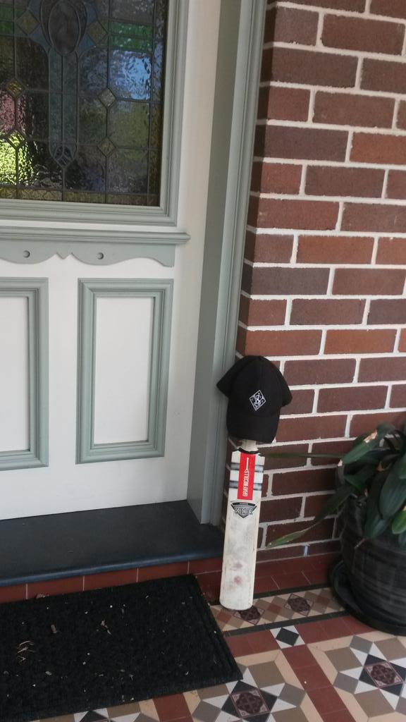 Bats out in honour of the talented #PhilHughes taken to soon &amp; in support of #SeanAbbott. #putoutyourbats