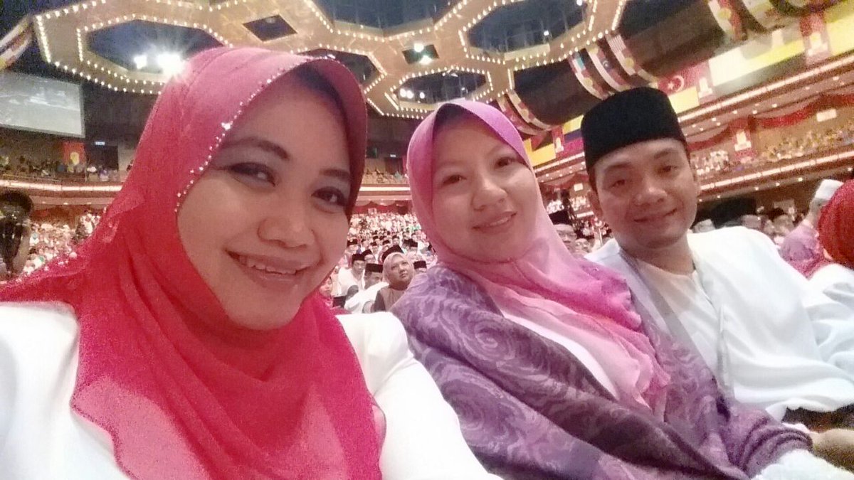 <a href="/linasembrong/">Noraslina DZA</a> <a href="/fizah_2701/">Fizah echa</a> <a href="/onnhafiz/">Onn Hafiz Ghazi</a> in da House .. <a href="/HishammuddinH2O/">Hishammuddin Hussein 🇲🇾</a> <a href="/musalmah7559/">Musalmah</a> <a href="/TajulRazi/">TRUST</a> <a href="/OchineReizra/">Honeyra</a> <a href="/zenudin2/">ZenudinMasran</a>