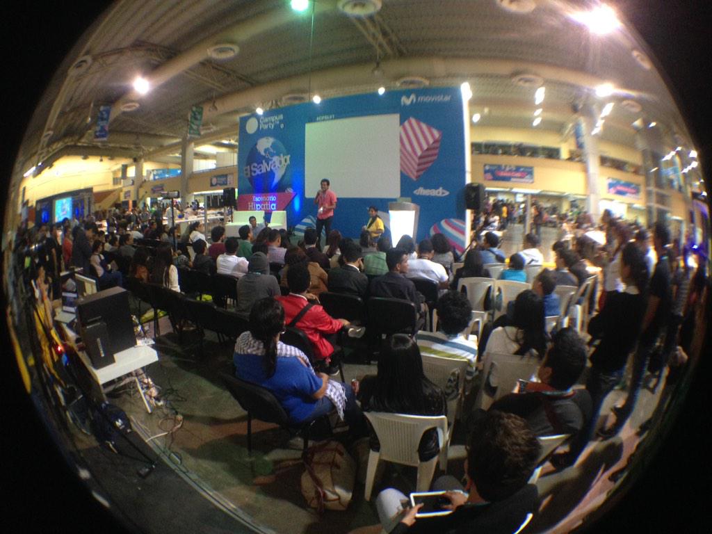 camarasal's tweet photo. Los campuseros siguen atentos a las conferencias del @campuspartySLV #CPSLV1 #CPCCIES http://t.co/Sx9Kd26b0Z