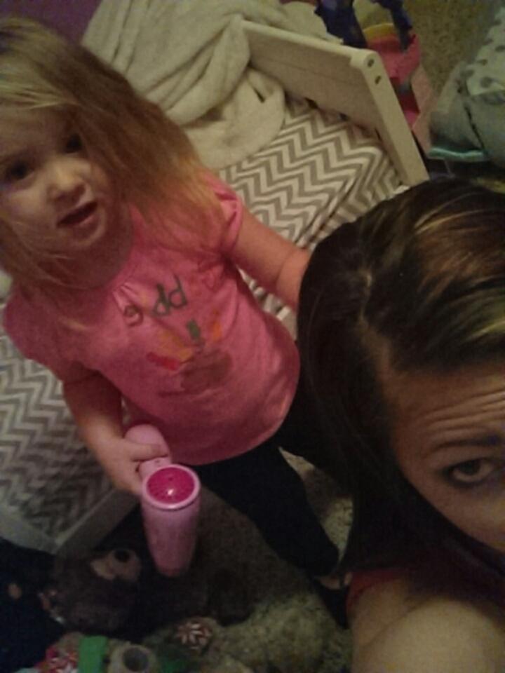 carson_ayee's tweet photo. Currently letting a2 year old cut, dry and brush my hair while she sings "alla boutta bass no treble😉😂 http://t.co/ss7qYcBN0l