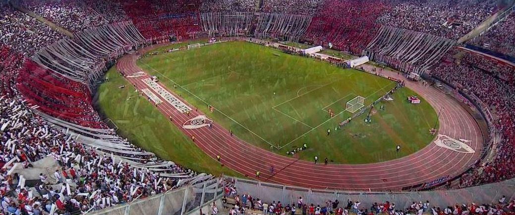 marca's tweet photo. EN DIRECTO | A reventar el Monumental para vivir el River-Boca. ¡ESPECTACULAR! http://t.co/ZnLyetsbnK  #Superclásico http://t.co/R6mfEjVn2y