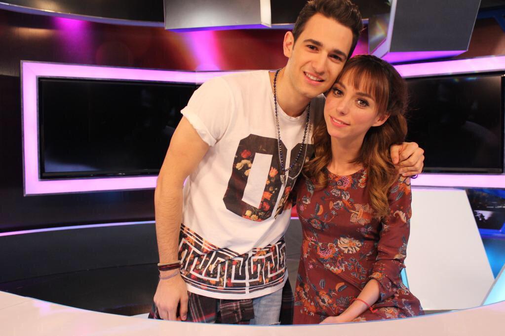 musicmandomx's tweet photo. Quien me vio en Telehit con Natalia @NataliaTelehit http://t.co/0ihEOYiavt