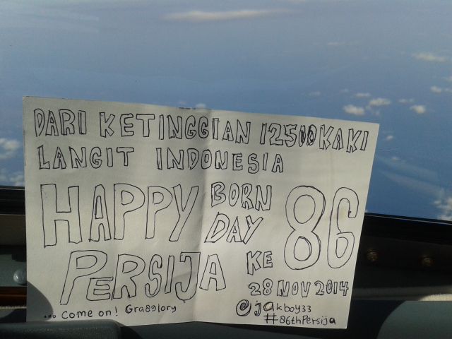 rzkyasu's tweet photo. "@jakboy33 Dari ruang kendali #GuePersija #86thPersija #gra86lory #PersijaClu86ue @OrenBarat @Korlap_Jak @Jakampus http://t.co/qMTiWpzPZl"