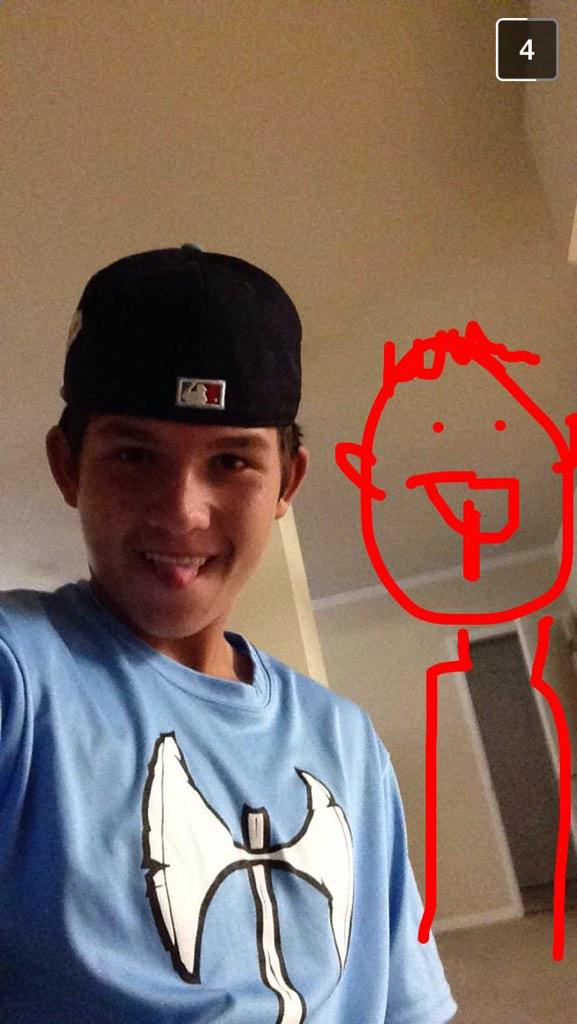 emilymapaa___'s tweet photo. Thankful that I've fallen in love with my best friend 😍 http://t.co/h0xaKz4yju