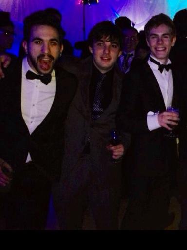 flashmeup's tweet image. Os presento a dos fieras que valen mucho !! @hectorgom @PatrickCriado #camaradas #quenosquitenlobailao