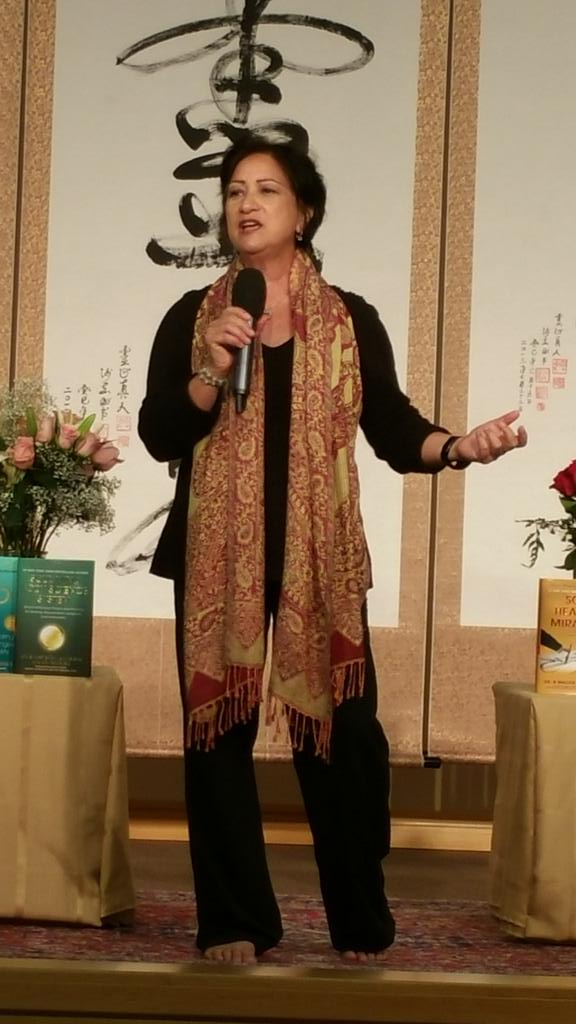 drandmastersha8's tweet photo. Singing #LovePeaceHarmony for the #Chanting channel at #Tao retreat now. #GoodToBeFree http://t.co/zYVNbKGIZG
