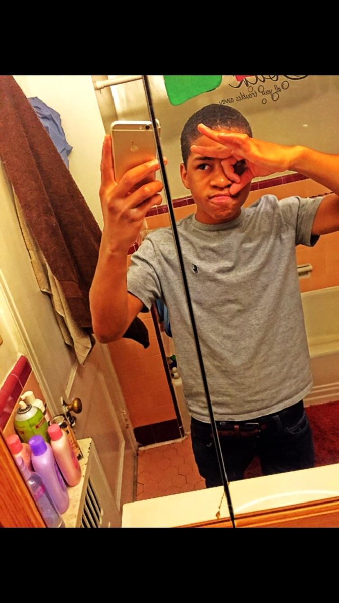 BallDreamer__'s tweet photo. In the bathroom 😍💕🔥🏈❗️ http://t.co/EUN9hW90Ji