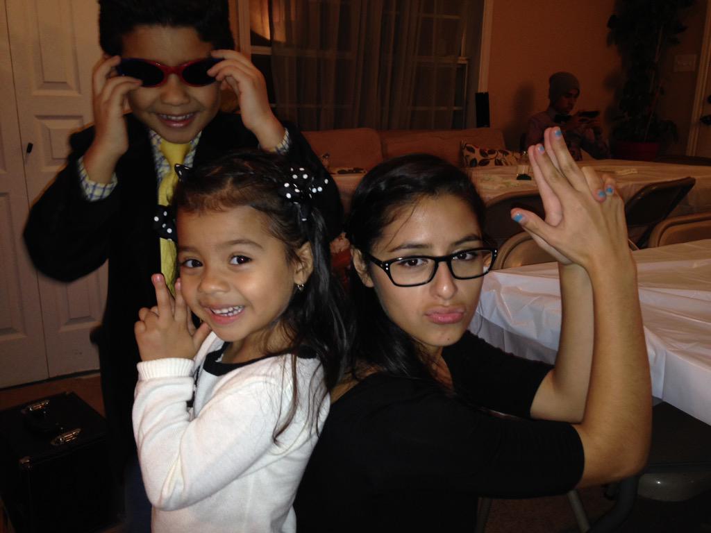 avila_marian's tweet image. Thanksgiving shananigins 🍃🍁#superspies