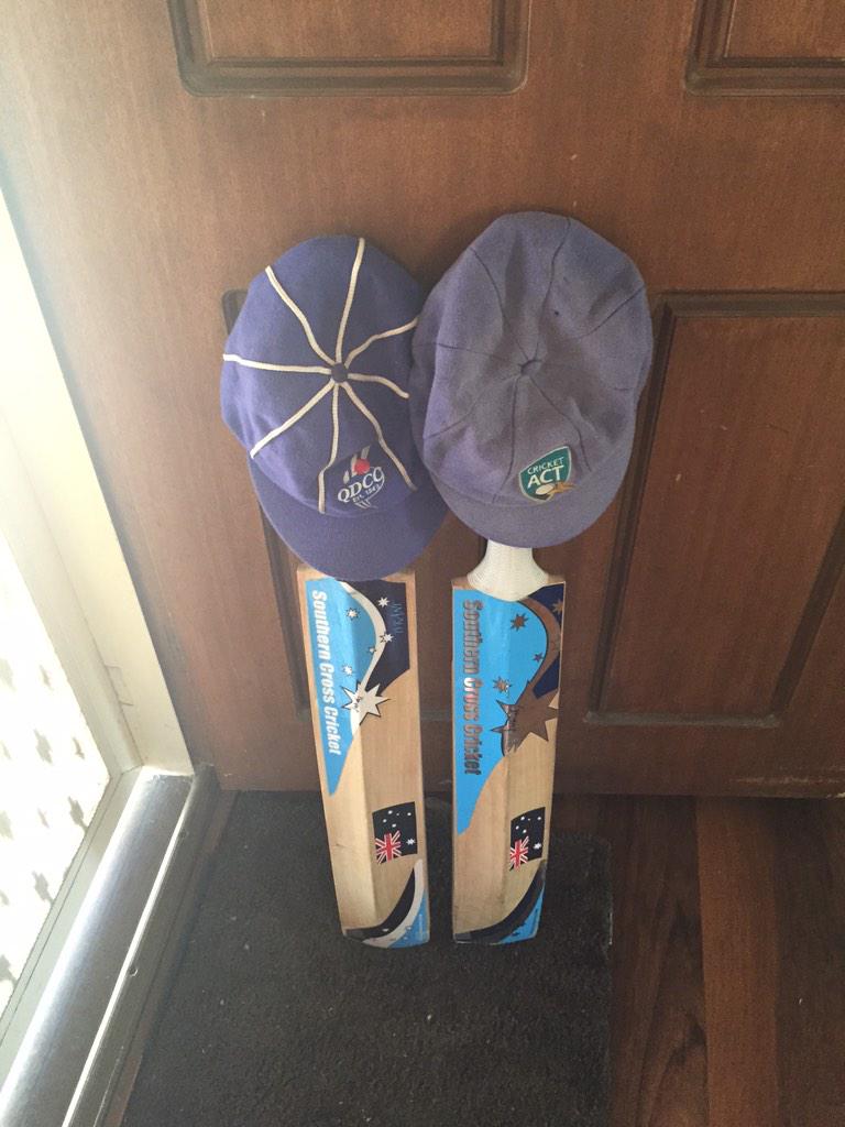 Alex_page4's tweet photo. #PutOutYourBat #63notout #408 http://t.co/hFipo8Pzkf