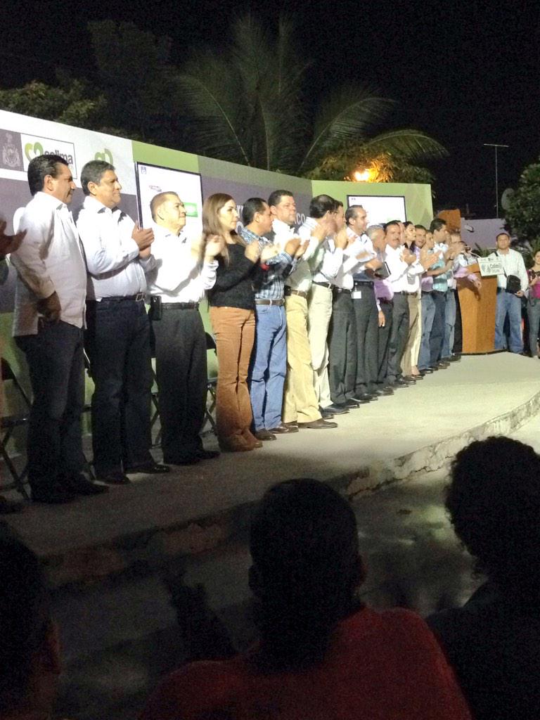 SefomeColima's tweet photo. Cierre estatal de #ColimaOnLine presente con @gobernador_mam el Secretario @Rafa_Gutierrez_ en #Manzanillo http://t.co/LiLresPlub
