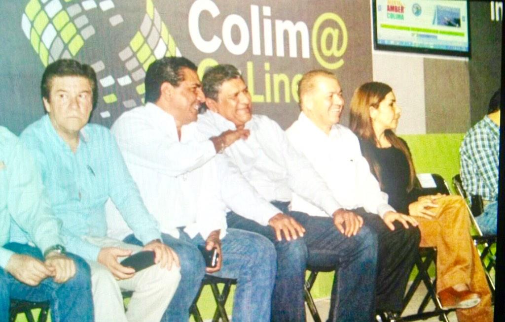 SEIDURColima's tweet photo. Presentes en evento #ColimaOnLine en Manzanillo @jfmoran88 @Rafa_Gutierrez_ @NaborOchoaLopez @SoyItzelRios http://t.co/AgEAE9a6mT