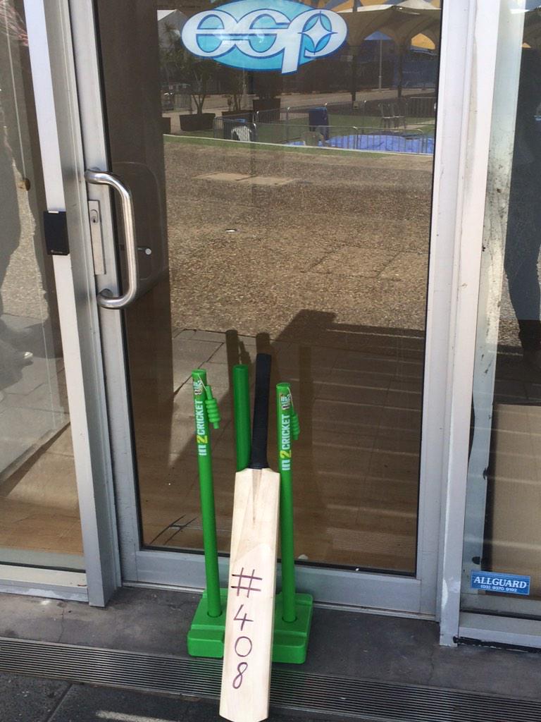 au_tla's tweet photo. #putoutyourbats http://t.co/JH0rvaDH3K