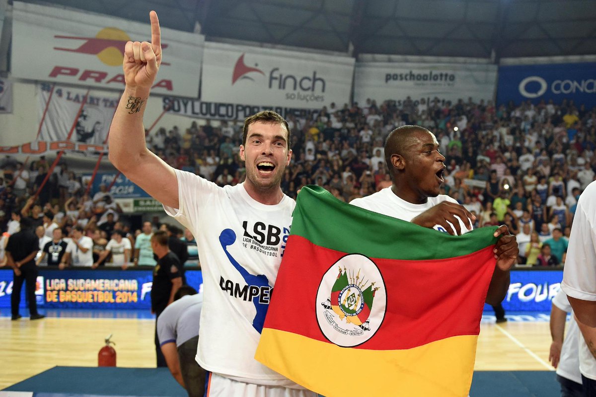 BCLAmericas's tweet photo. ¡Bauru es el campeón de la Liga Sudamericana 2014! Victoria 79-53 sobre Mogi. #LSB2014 #GranFinal @BauruBasket http://t.co/M11tFSUjvL