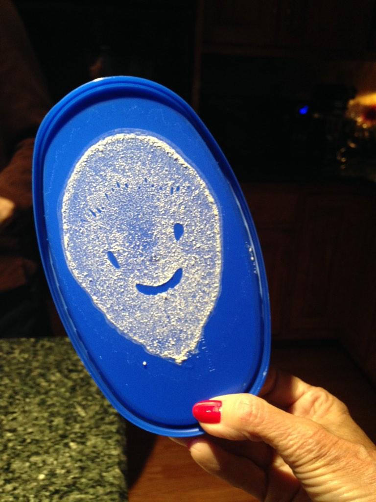 Meag_DeS's tweet photo. Even the ice cream lid is happy! http://t.co/DlGWDZC3J2