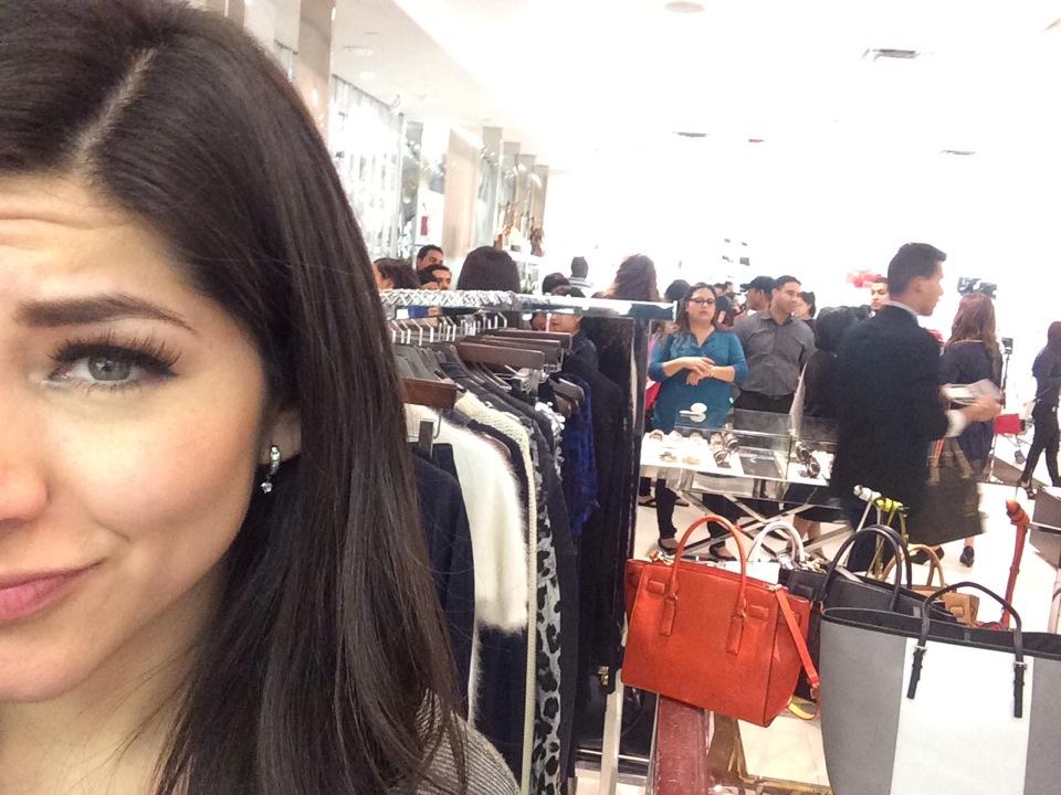 florivonVeliz's tweet photo. A pero terca venir al Black friday 🙈 @McAllen #alafila #formese #memetoalalinea 😁😁 http://t.co/aBbqDZHkhZ http://t.co/V5bl4v8idf