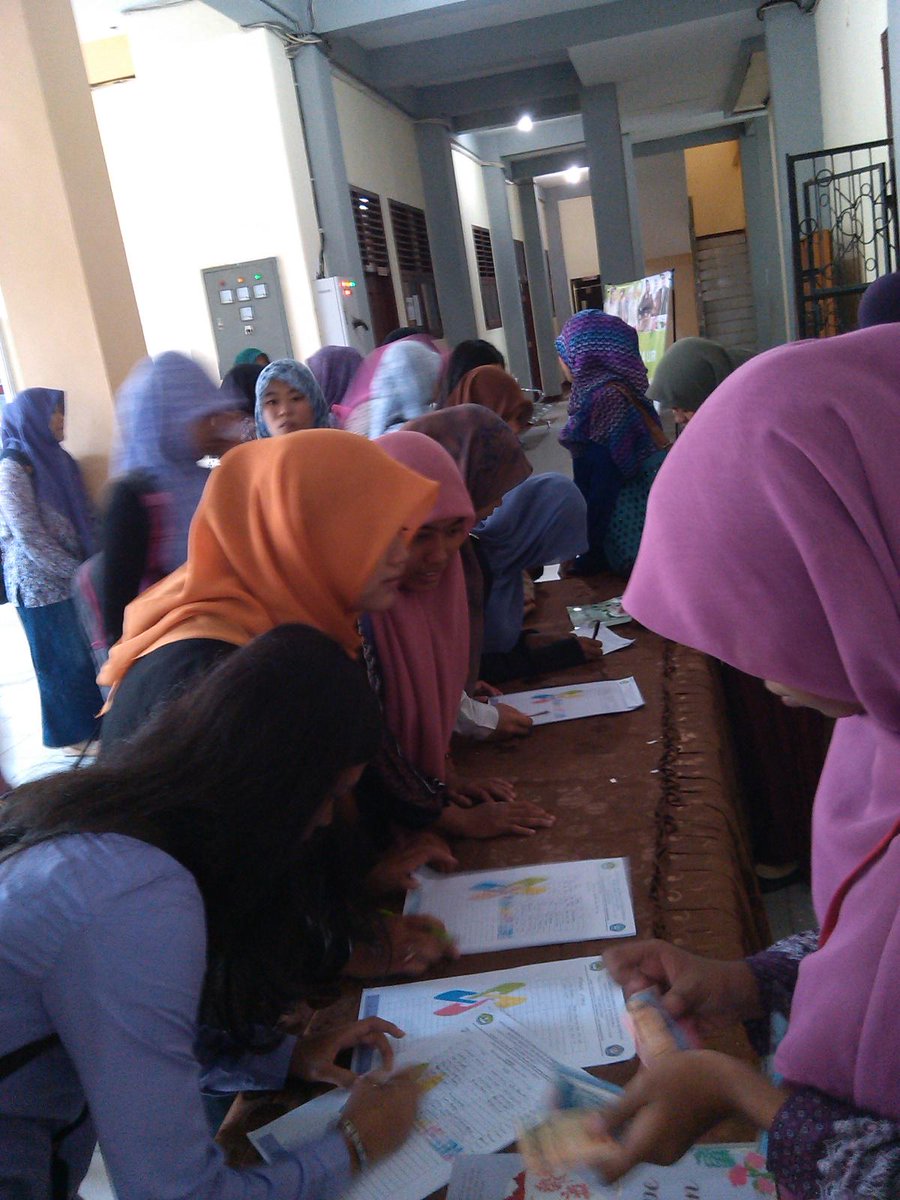 Masih bisa daftar utk ikutan event Wardah goes to campus.. yuk hayuuuk :)