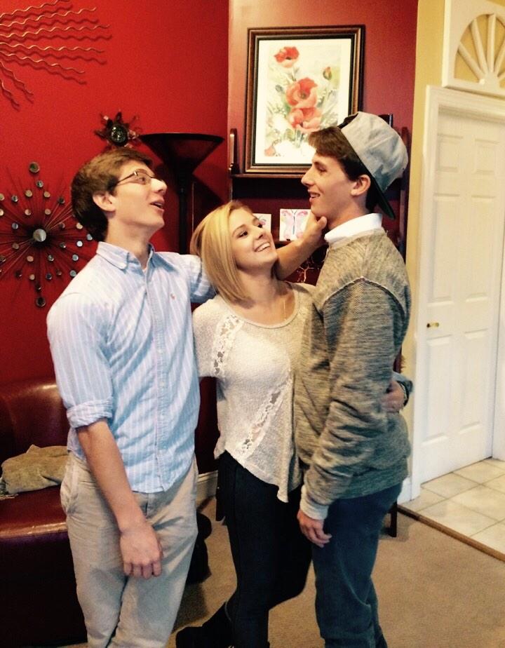 DElliott11's tweet photo. Thanksgiving with my fools ๐ @JackDragon17 #sheabae http://t.co/Hm0G8oQSmA