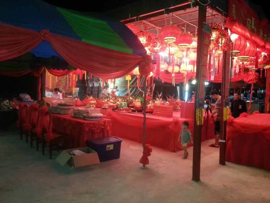 somsakboon37's tweet photo. งานแห่งความยิ่งใหญ่และเป็นเกียรติยศ อันอบอวนด้วยความสุขด้วยบุญกุศล ของคนตาพระยา ได้เวียนมาอีกครั้งหนึ่งในรอบปีครับ http://t.co/ORoIKcDCCf