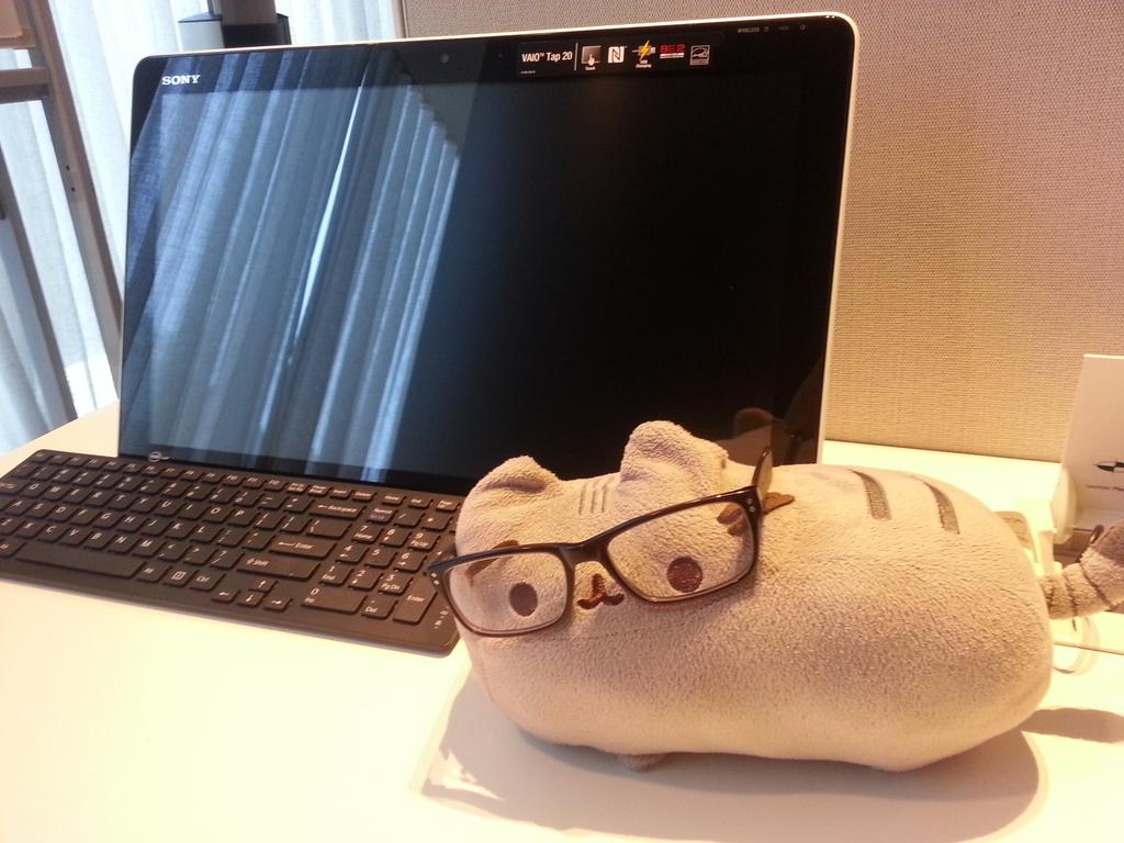SpacegirlErin's tweet photo. While I've been at #EAC2014, @Pusheen has been hard at work at @crownmelbourne Metropol. http://t.co/9gE5MpKjp8