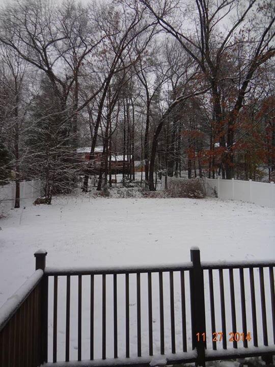 NoSoulPharmD's tweet photo. Damn you snow! 2 more days just 2 more and I'm off to the sun for a week with big drinks decorated in fruit. Fuck yes http://t.co/F09zJMcYyu
