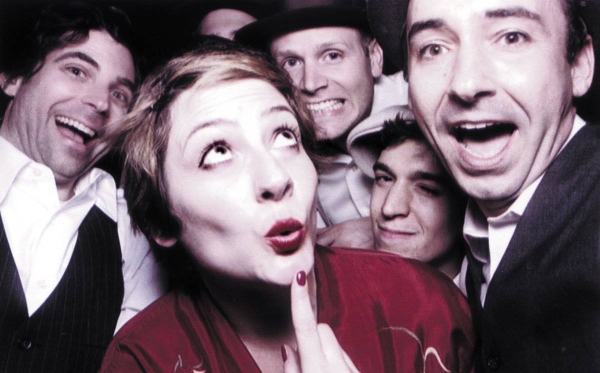 .<a href="/hotsardines/">The Hot Sardines</a> brings infectious jazz sound to @SMDCAC hrld.us/1yigtQt (by <a href="/Miamicom/">Miami.com</a>) #MiamiNiceJazz <a href="/tropicult/">TROPICULT</a>