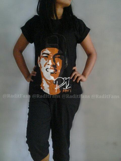 Fightandgoal's tweet photo. Nih T-shirt #RaditFans nya kalo uda di pake Keren ga?? Hehe cc : @PplpRavi http://t.co/kaKhflBsSn