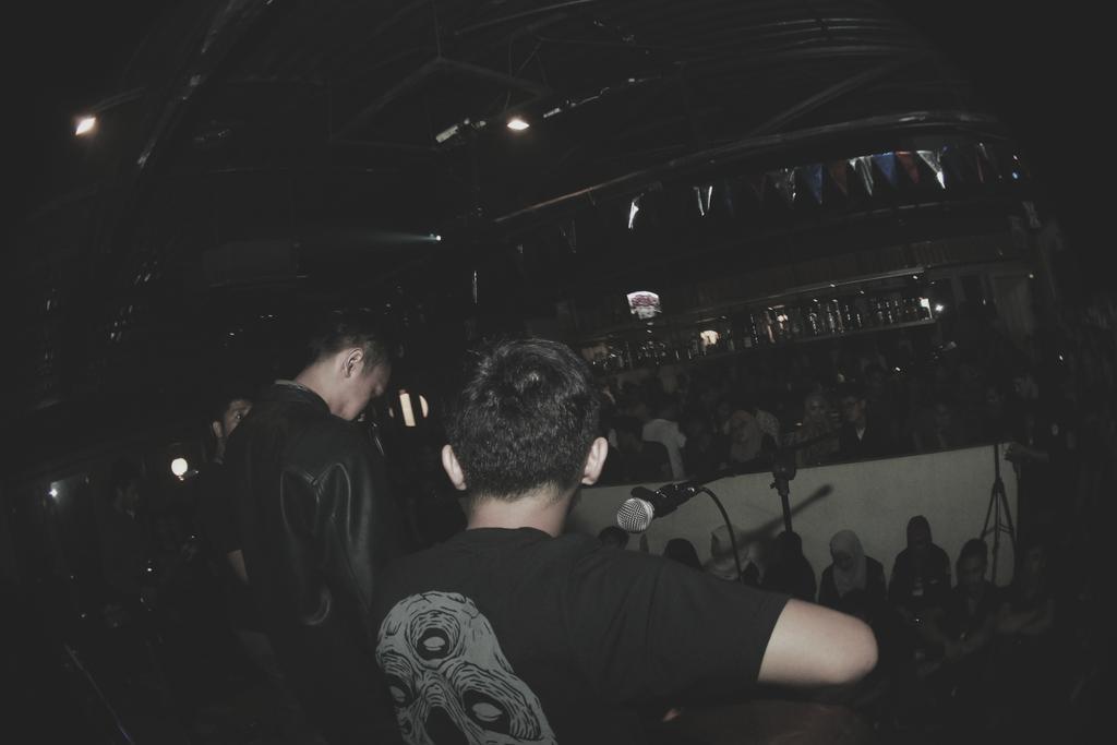 HENFIOffcl's tweet photo. Terimakasih banyak yg sudah sempat datang dan nyanyi2 semalam hihi !! @UG_BEMFTI @LocalGigs2014 http://t.co/PQy7exOzD2