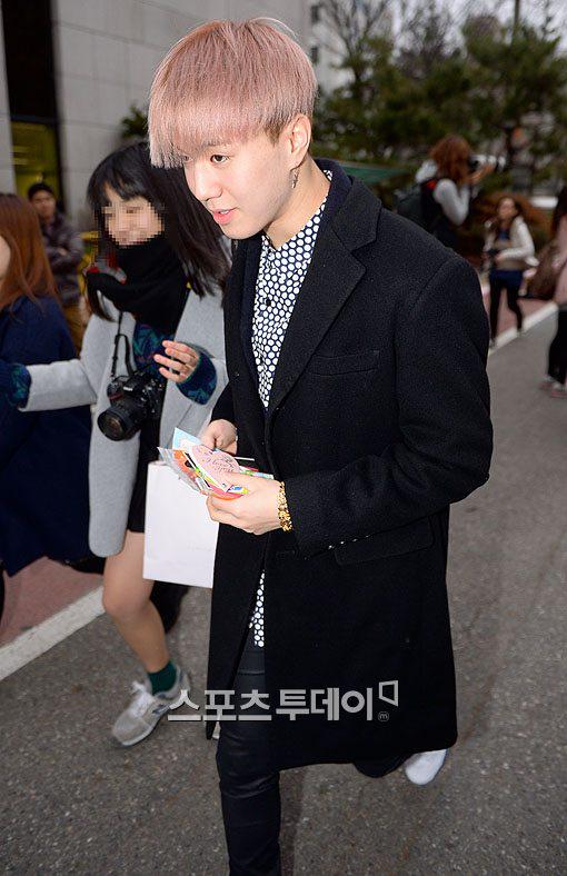 B3g0l9cCIAEhUg4.jpg:large