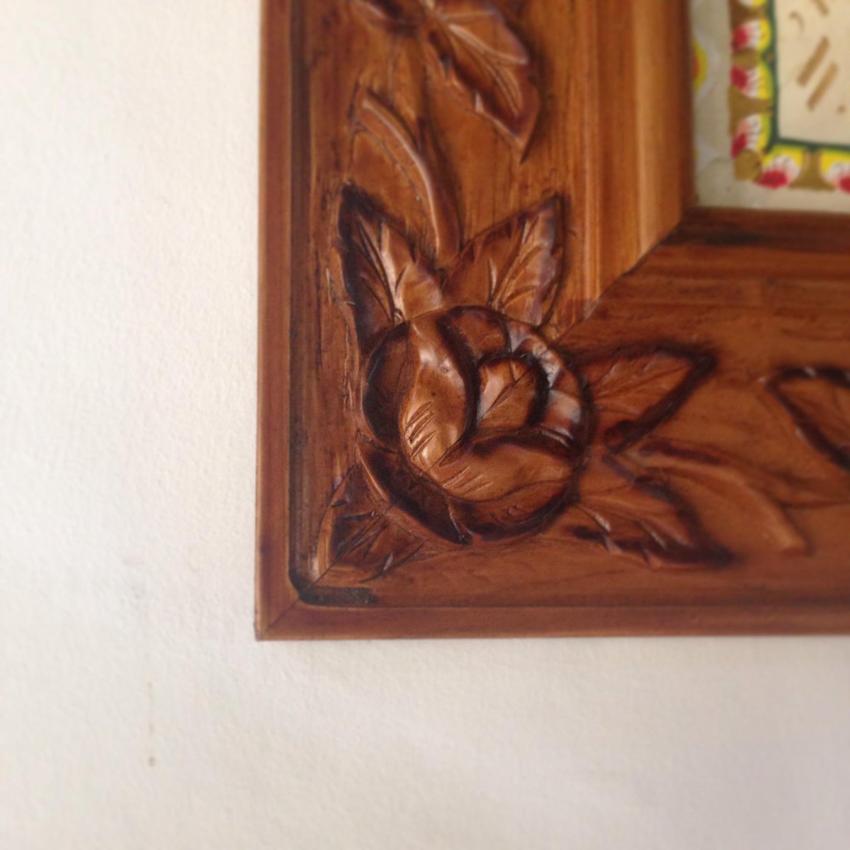 Private_Villa's tweet photo. Javanese traditional Wayang manually carved in cow skin, with a teak wooden hand carved frame. #art #painting #bali http://t.co/YpBBjTE5Nv