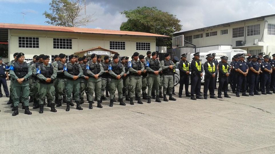 Más de 6 mil unidades policiales brindarán seguridad durante Black Friday ➝bit.ly/1ClGPGD #Panamá
