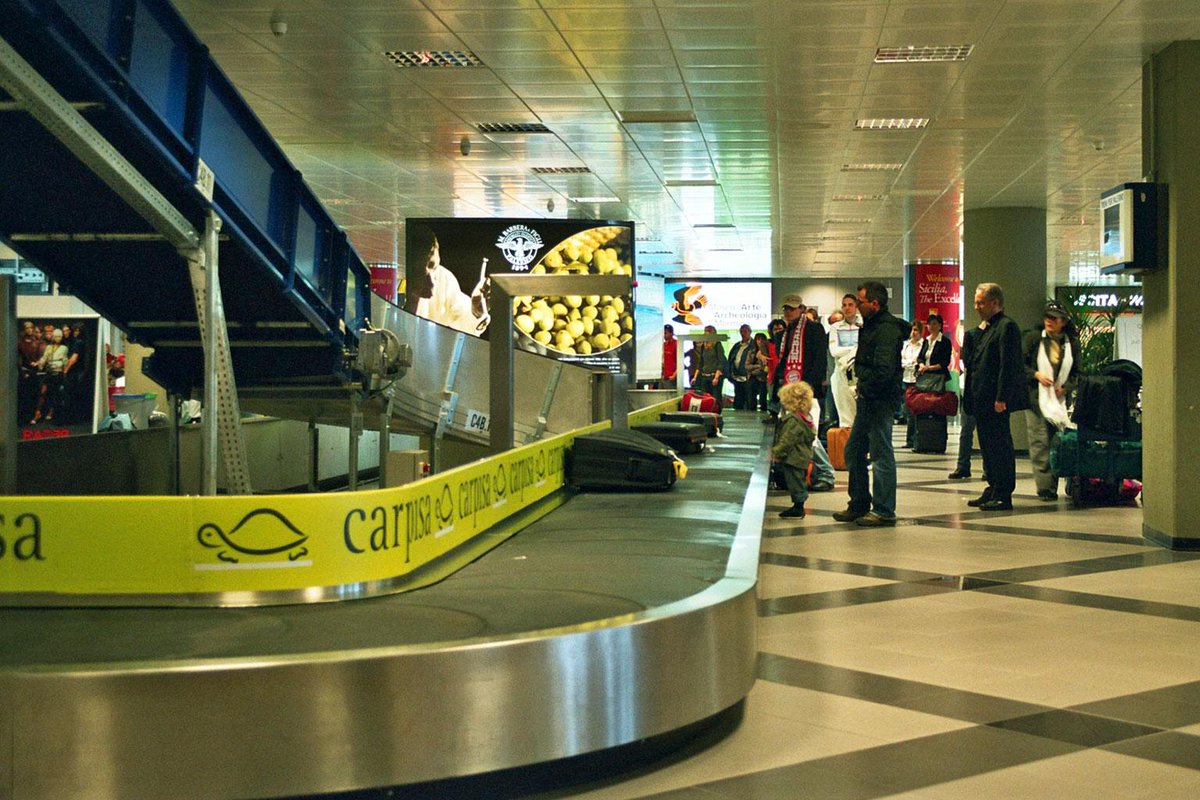 TravelMagazine's tweet photo. What to do if your luggage is lost or damaged: http://t.co/oMndwpIDM5 #luggage #airport #airline http://t.co/gmoT2dWnwQ