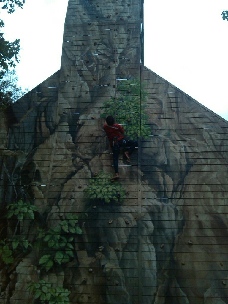 Dokumentasi Latihan Climbing di Polines.. <a href="/pyramide_/">PYRAMIDE D3 Elektro</a>